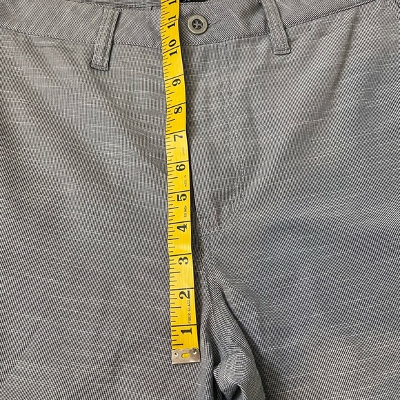 Travis Mathew Men's Gray Shorts 34 x 10 - Picture 9 of 11